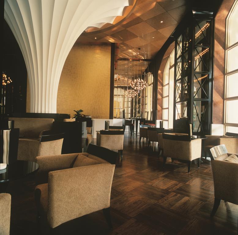 Trident Gurgaon Ξενοδοχείο Εξωτερικό φωτογραφία The interior of the restaurant