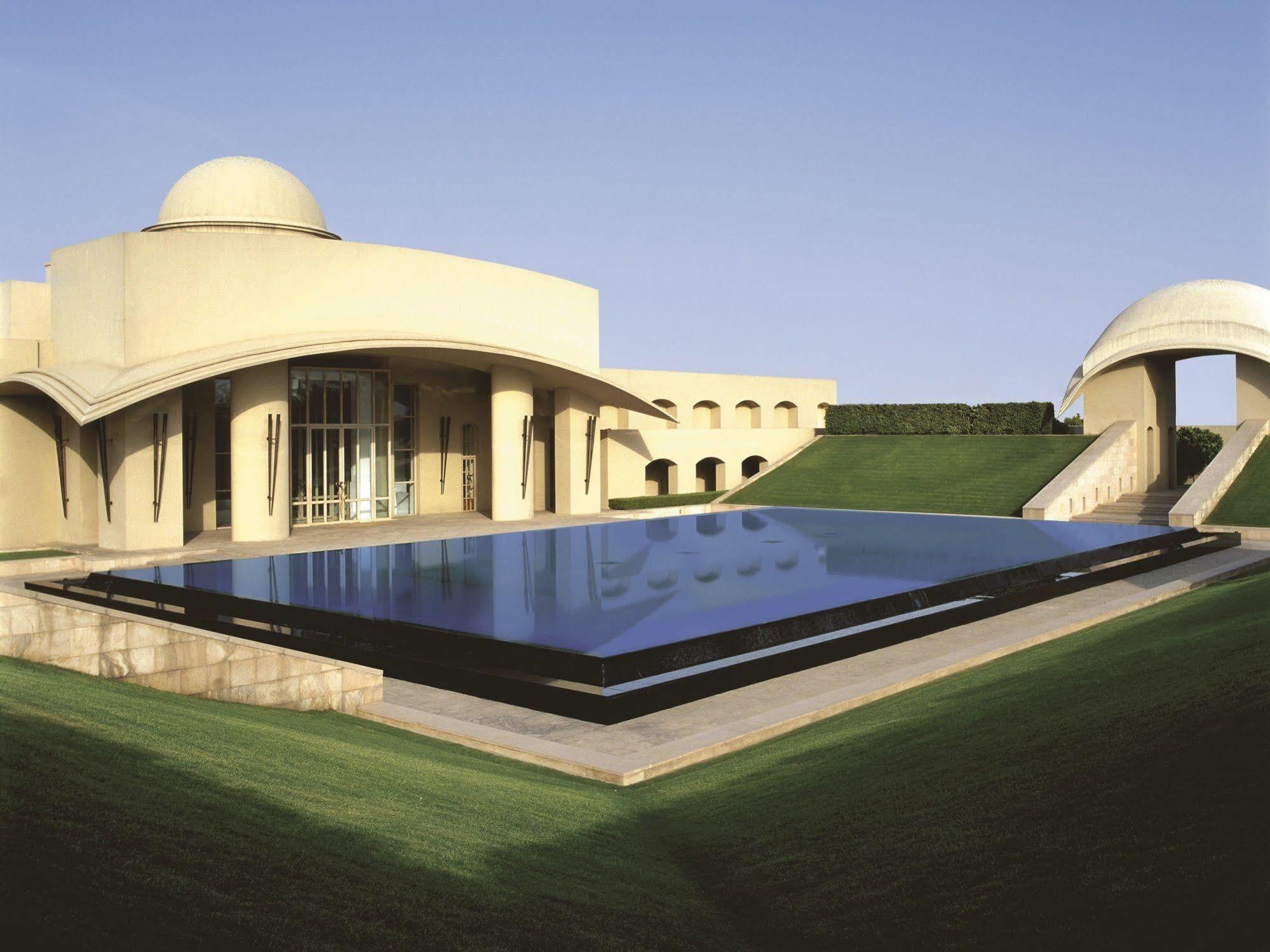 Trident Gurgaon Ξενοδοχείο Εξωτερικό φωτογραφία The main building of the academy