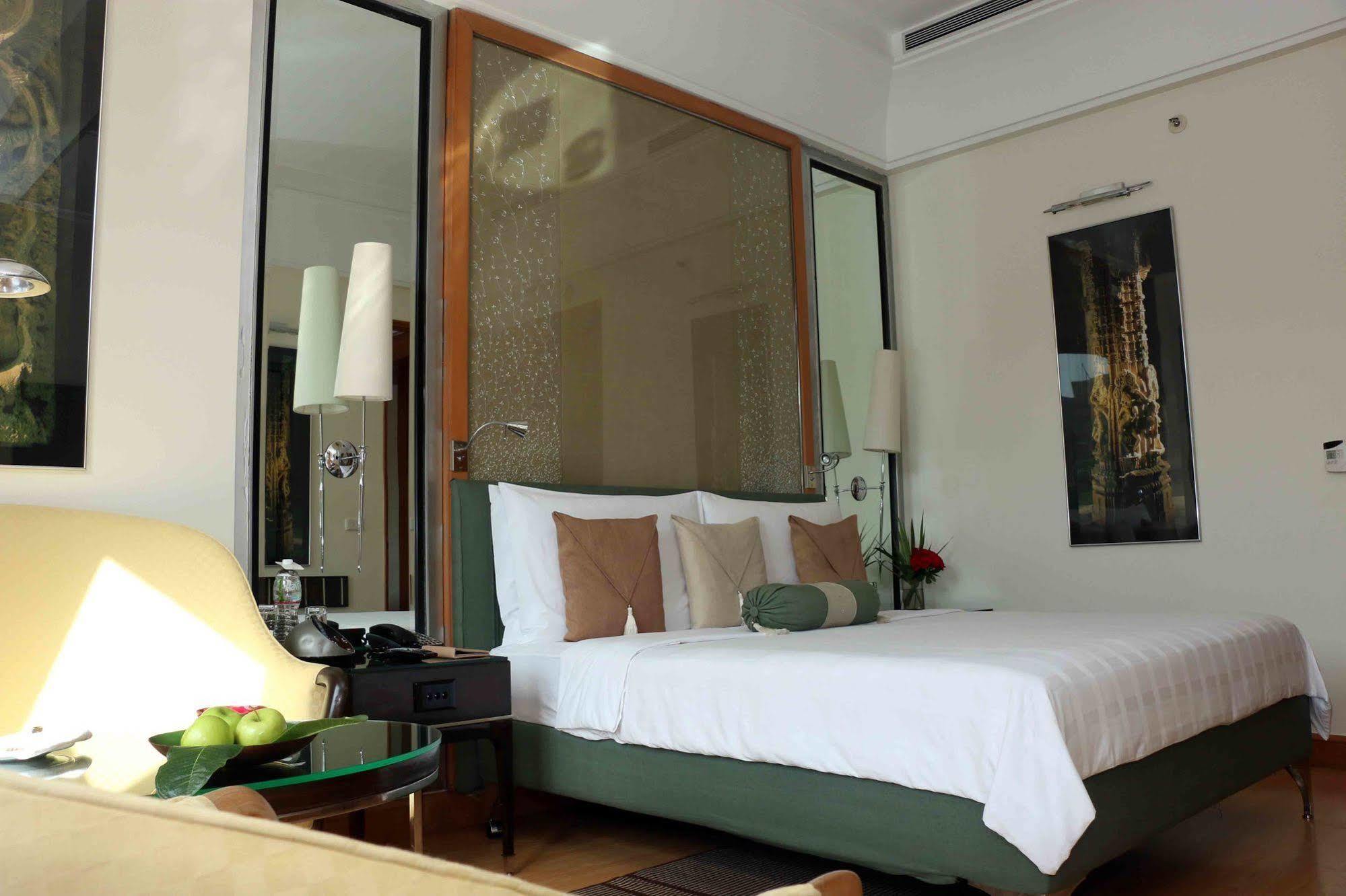 Trident Gurgaon Ξενοδοχείο Εξωτερικό φωτογραφία A bedroom at the Taj Bengal